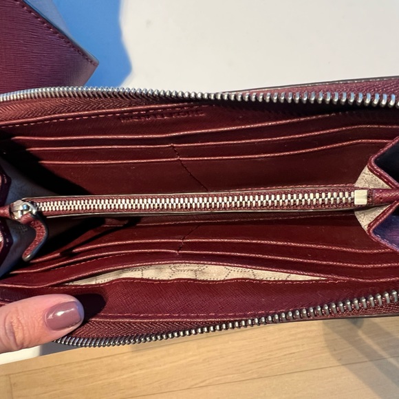 Michael Kors Selma Colorblock Purse and matching wallet - Picture 4 of 4